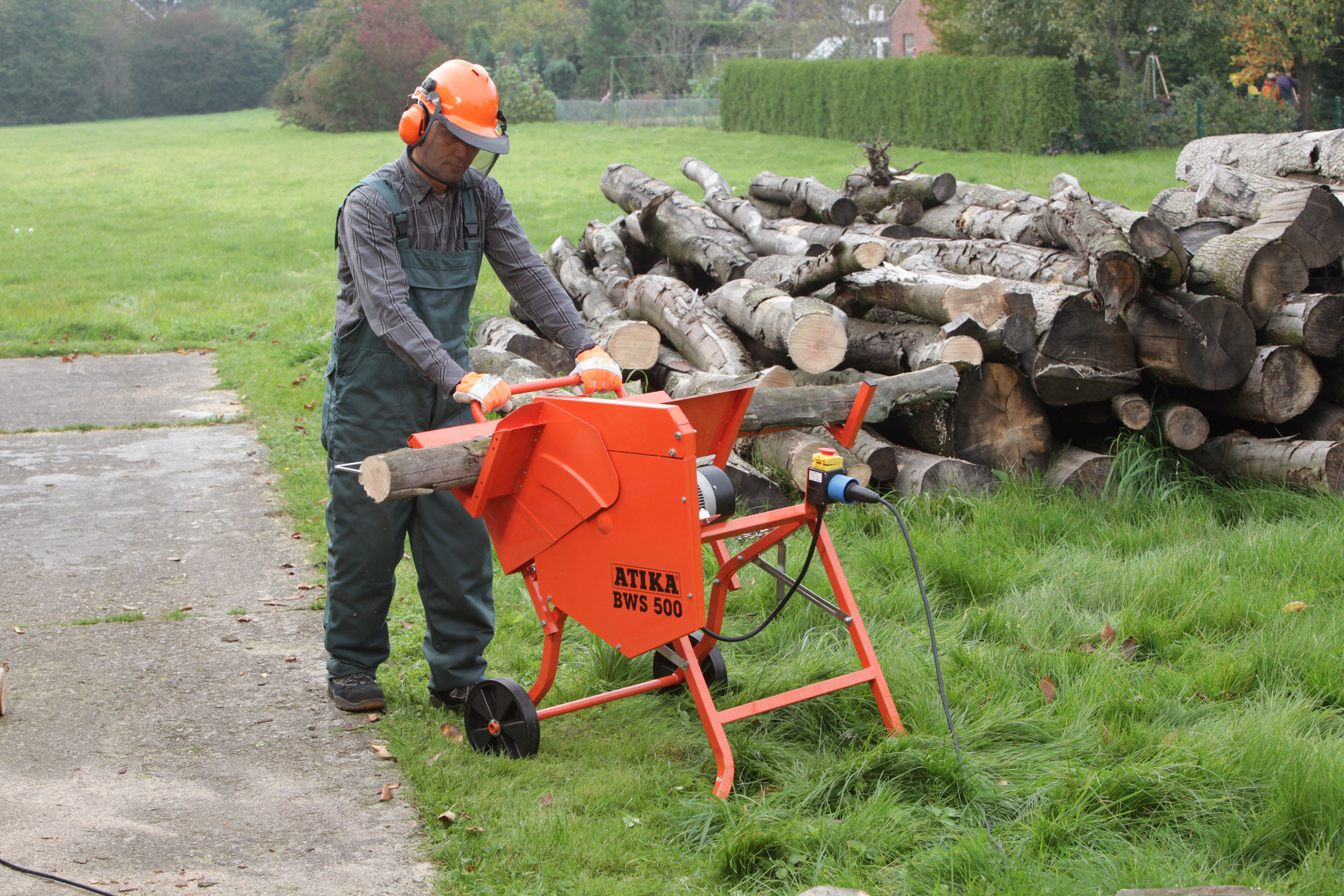 Log saw